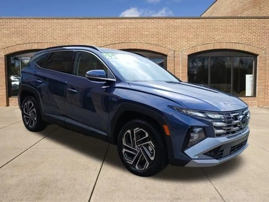 2025 Hyundai Tucson Limited photo 1