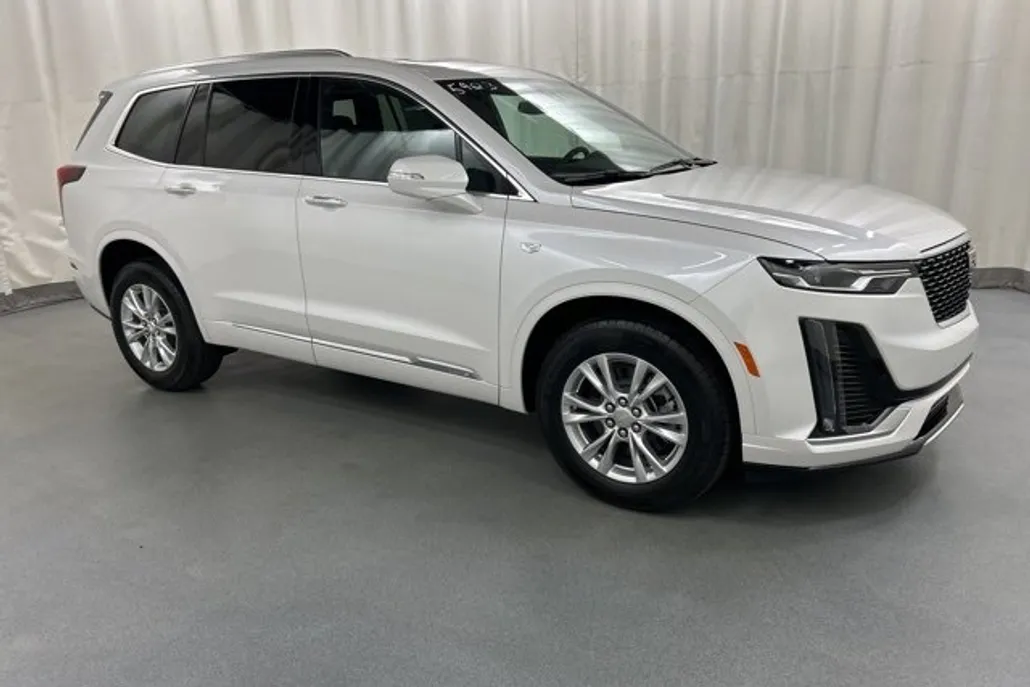 2025 Cadillac XT6 Luxury photo 1