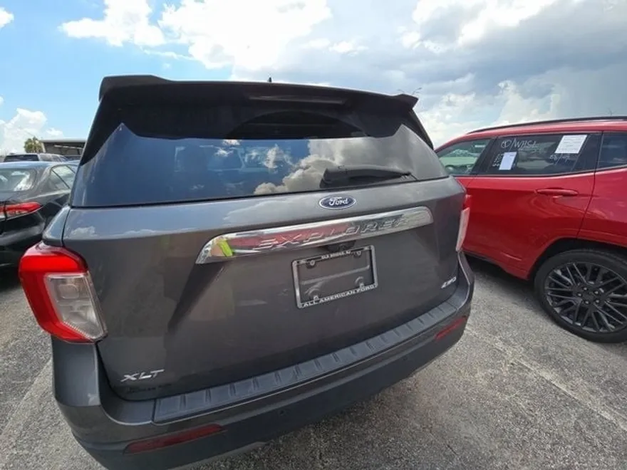 2022 Ford Explorer XLT photo 1