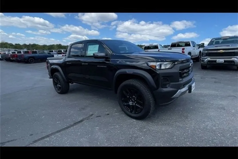 2025 Chevrolet Colorado Trail Boss photo 1