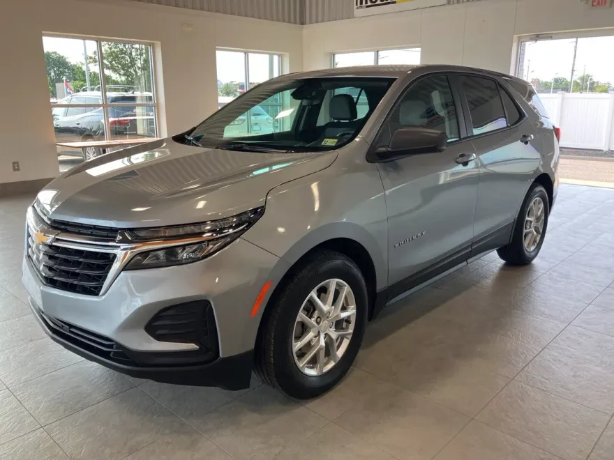 2024 Chevrolet Equinox LS photo 1