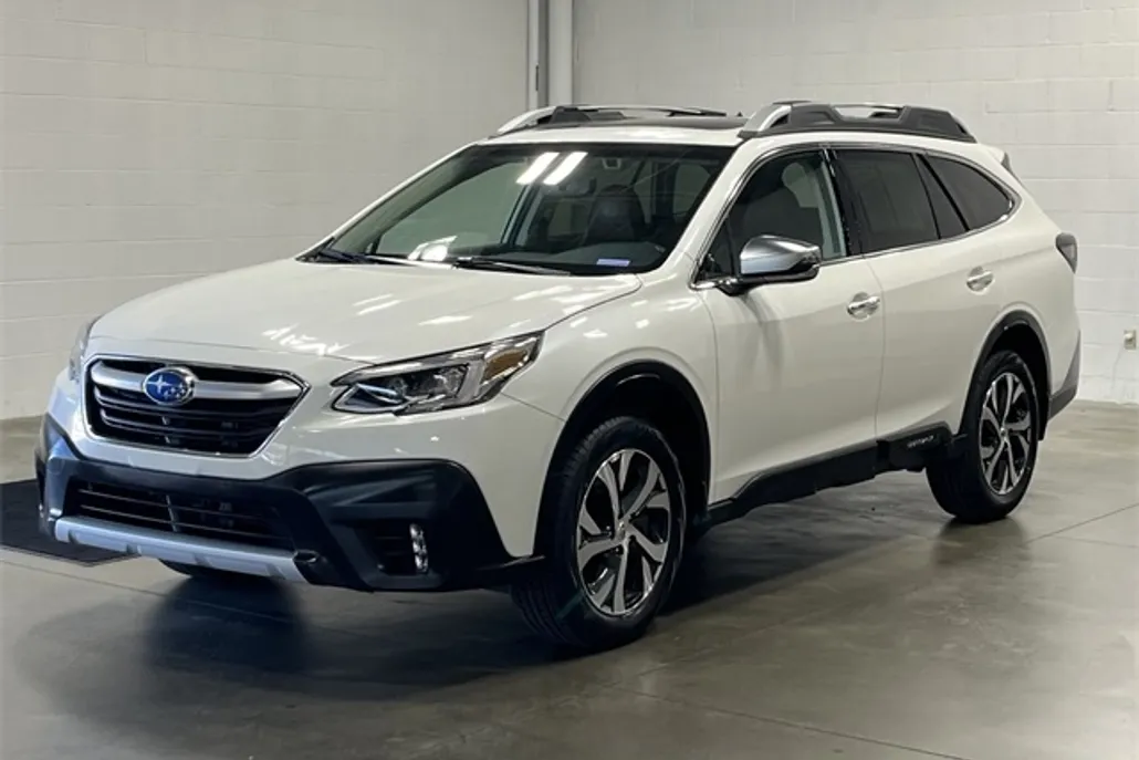 2022 Subaru Outback Touring XT photo 1