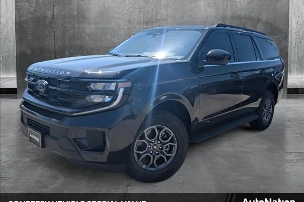 2025 Ford Expedition photo 1