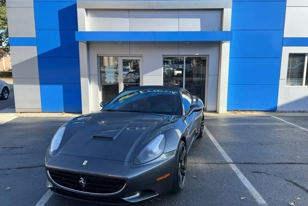2010 Ferrari California Base photo 1