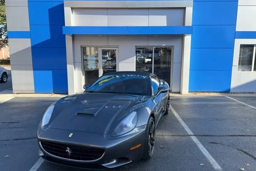 2010 Ferrari California Base photo 1