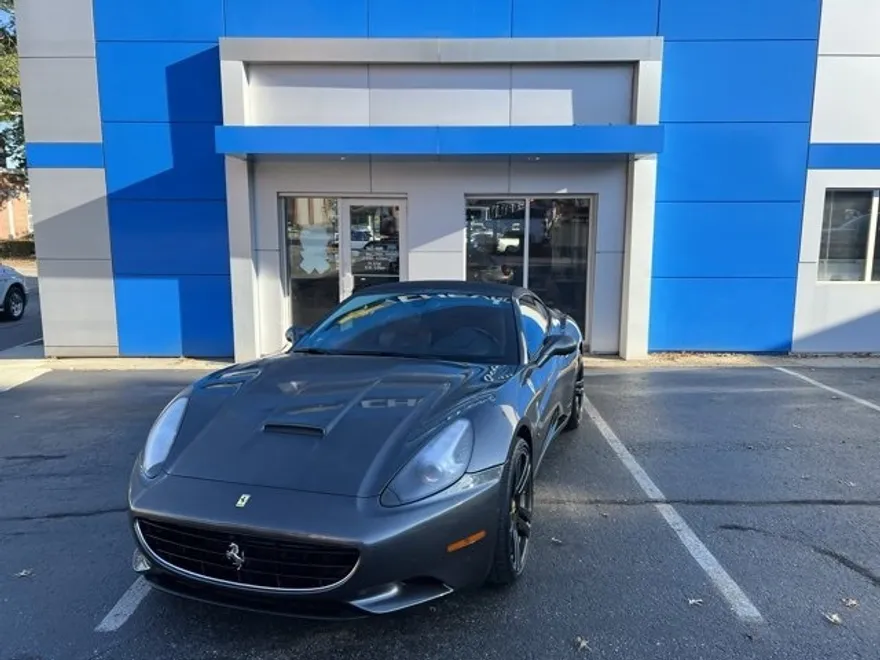 2010 Ferrari California Base photo 1