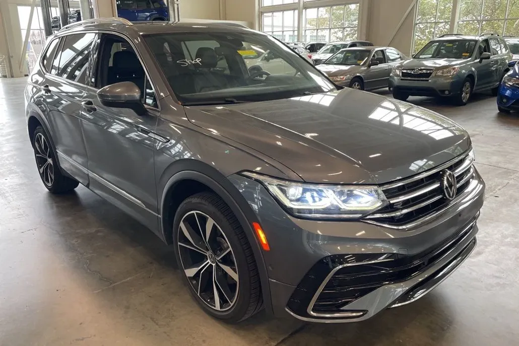 2022 Volkswagen Tiguan SEL Premium R-Line photo 1