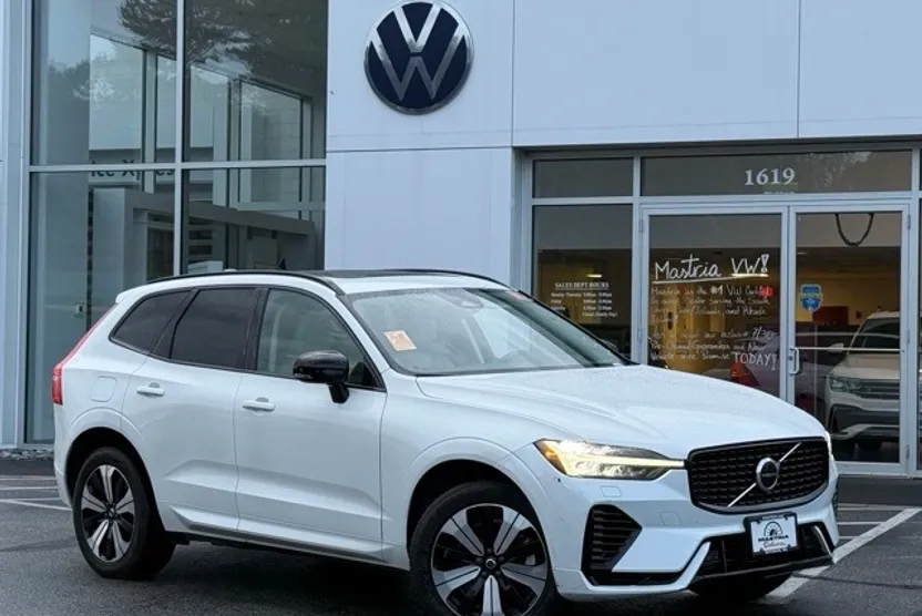 2024 Volvo XC60 Recharge Hybrid photo 1