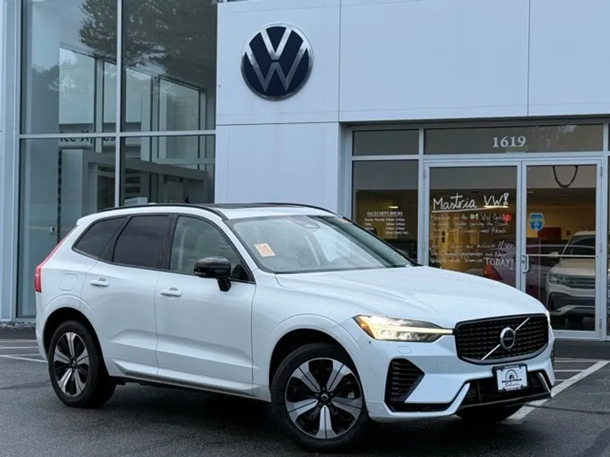 2024 Volvo XC60 Recharge Hybrid photo 1