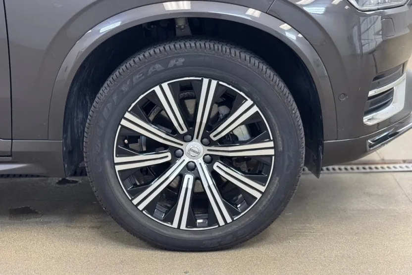 2024 Volvo XC90 B5 Plus photo 1