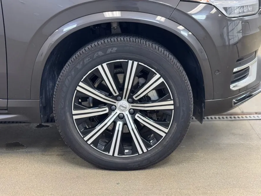 2024 Volvo XC90 B5 Plus photo 1
