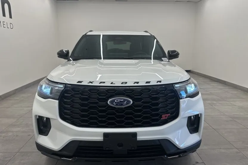 2025 Ford Explorer ST photo 1