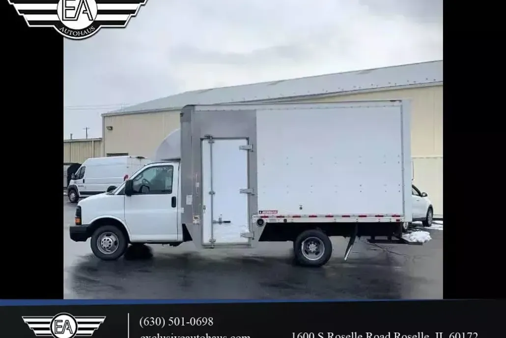 2016 Chevrolet Express Cutaway Van photo 1