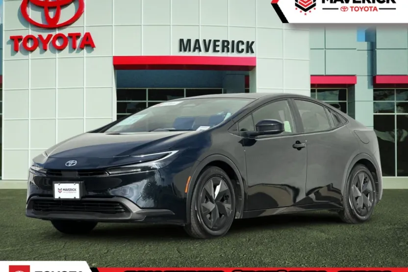 2025 Toyota Prius LE photo 1