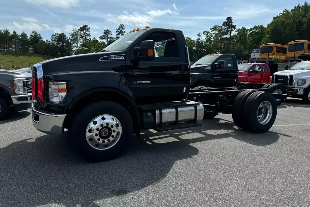 2025 Ford F-750 Regular Cab photo 1