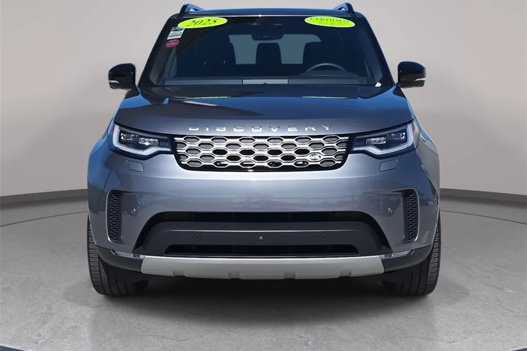 2025 Land Rover Discovery S photo 1