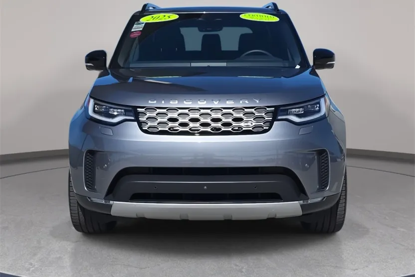2025 Land Rover Discovery S photo 1