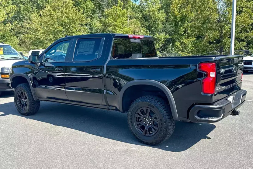 2025 Chevrolet Silverado 1500 ZR2 photo 1