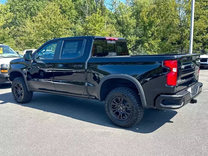 2025 Chevrolet Silverado 1500 ZR2 photo 1