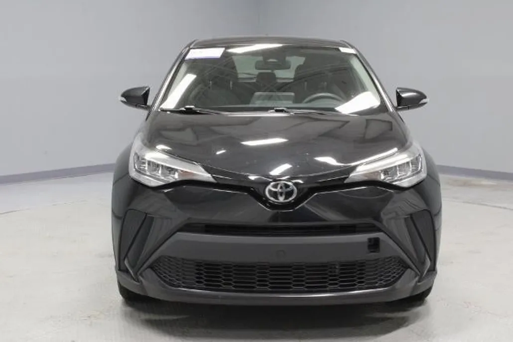 2021 Toyota C-HR LE photo 1