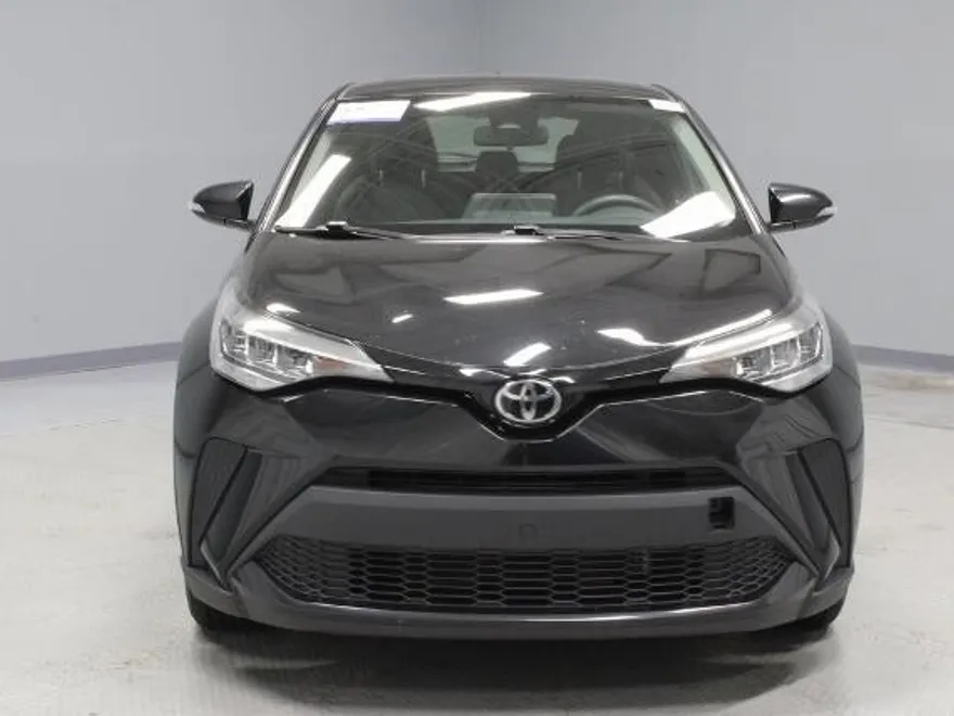 2021 Toyota C-HR LE photo 1