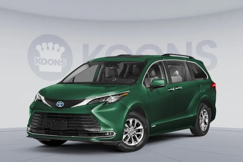 2025 Toyota Sienna XLE photo 1