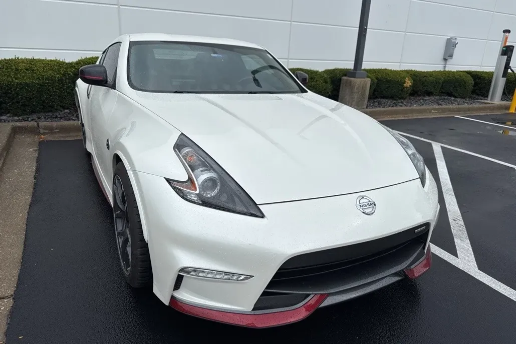 2019 Nissan 370Z Nismo photo 1