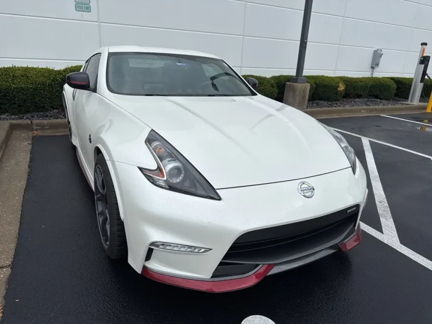 2019 Nissan 370Z Nismo photo 1