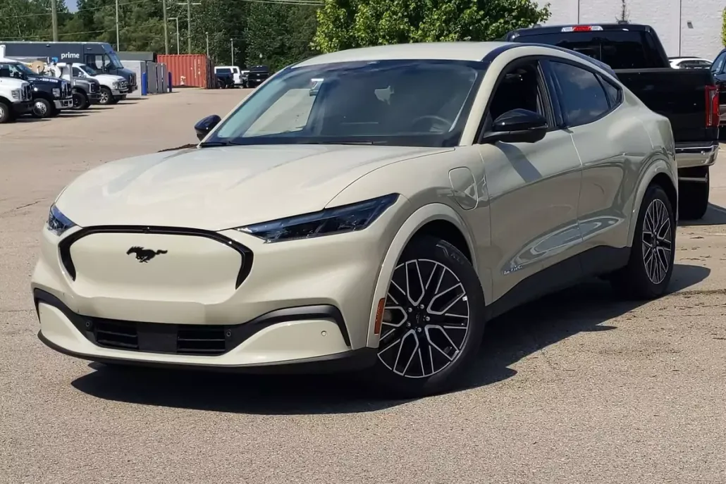 2025 Ford Mustang Mach-E Premium photo 1