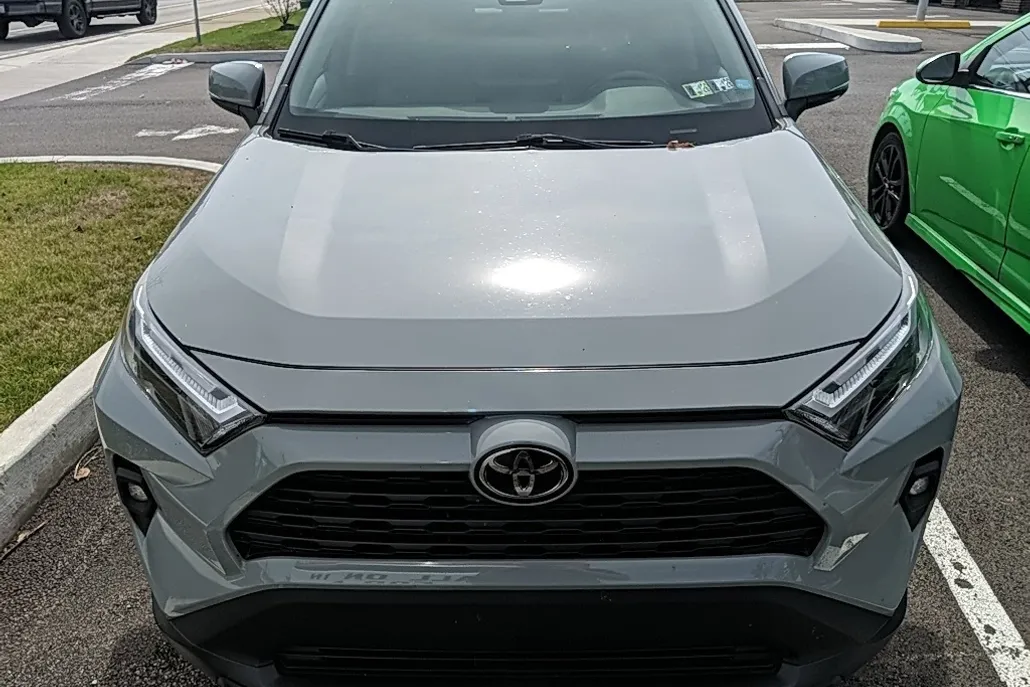 2022 Toyota RAV4 XLE Premium photo 1