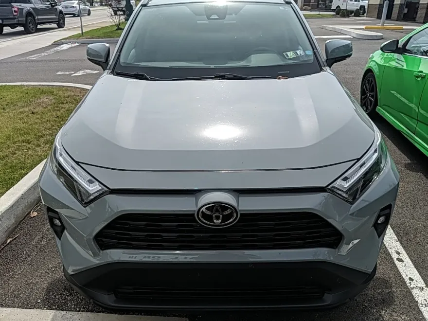 2022 Toyota RAV4 XLE Premium photo 1