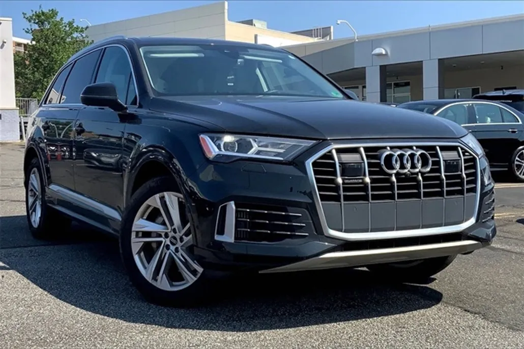 2023 Audi Q7 55 Premium Plus photo 1