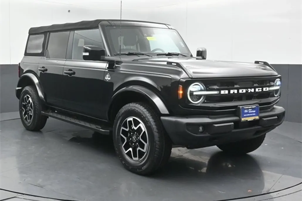 2022 Ford Bronco Outer Banks photo 1