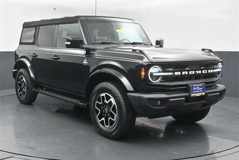 2022 Ford Bronco Outer Banks photo 1