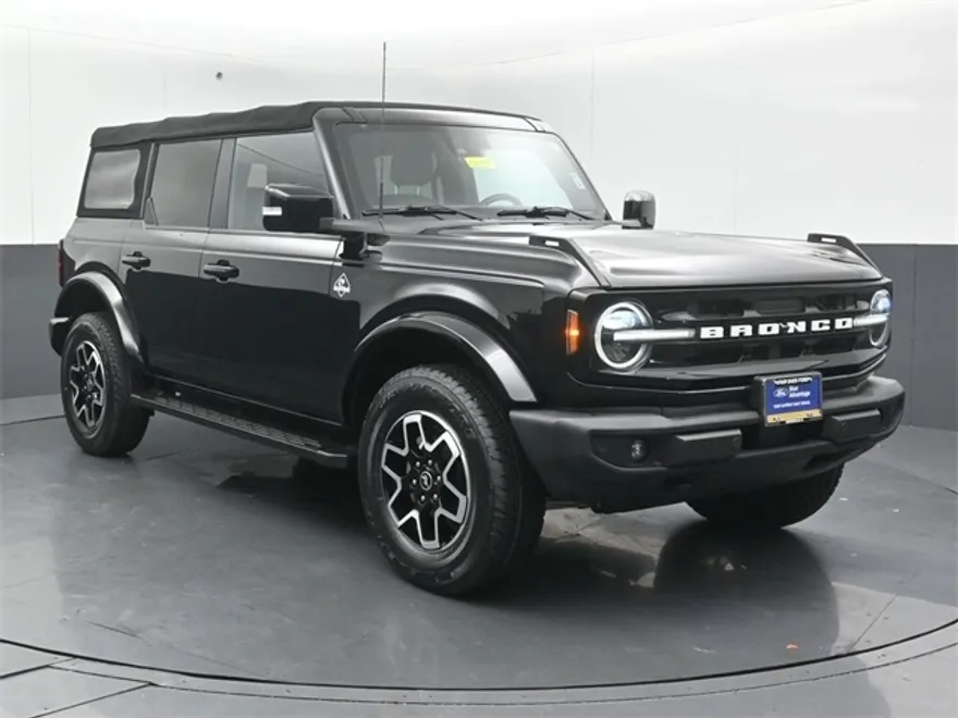 2022 Ford Bronco Outer Banks photo 1