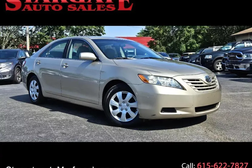 2009 Toyota Camry LE photo 1
