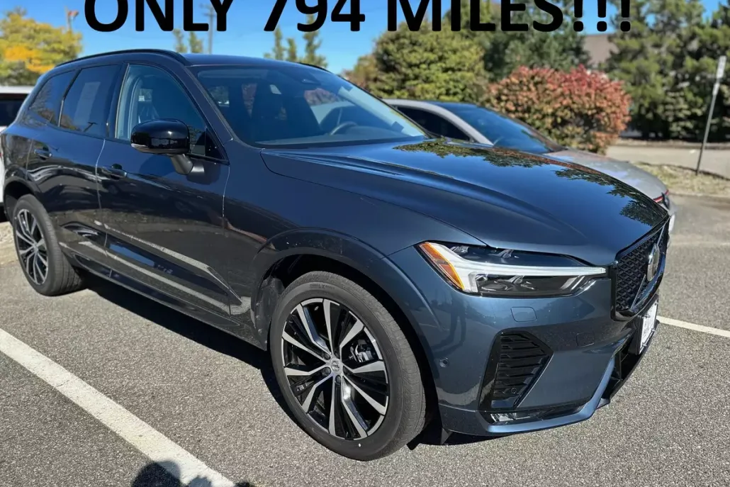 2025 Volvo XC60 B5 Plus photo 1