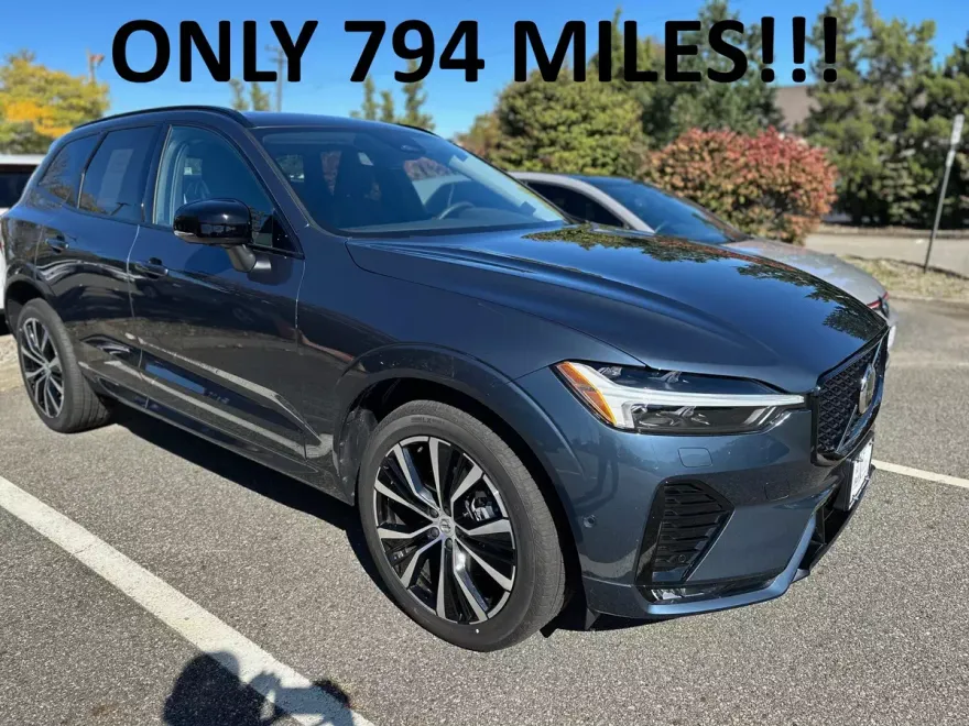 2025 Volvo XC60 B5 Plus photo 1