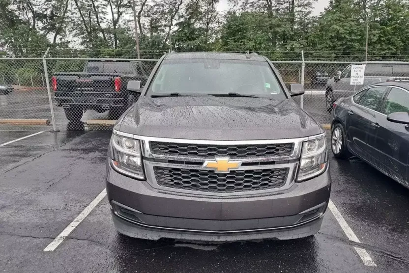 2017 Chevrolet Tahoe LT photo 1
