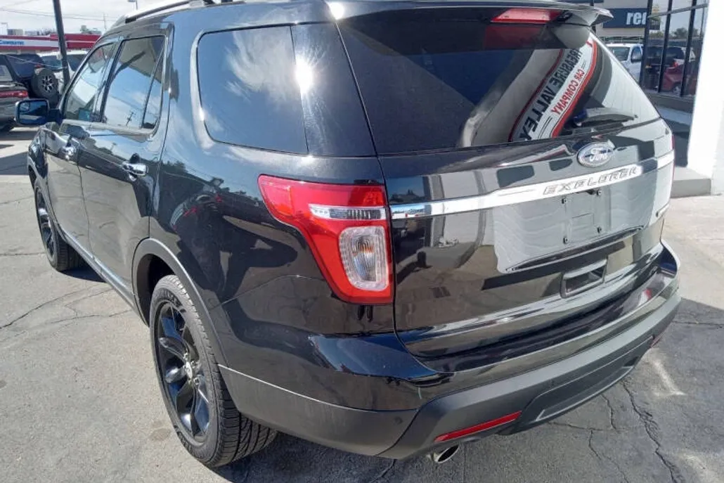 2013 Ford Explorer XLT photo 1