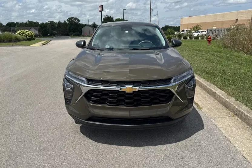 2024 Chevrolet Trax LS photo 1