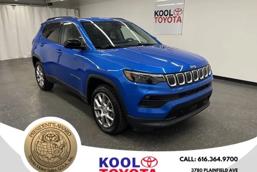 2022 Jeep Compass Latitude Lux photo 1