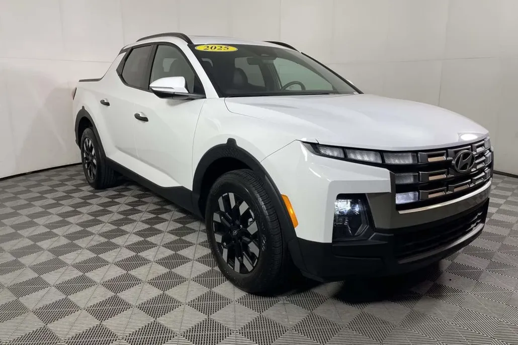 2025 Hyundai Santa Cruz SEL Activity photo 1
