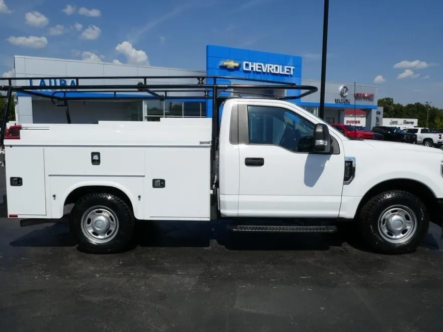 2022 Ford F-350 XL photo 1