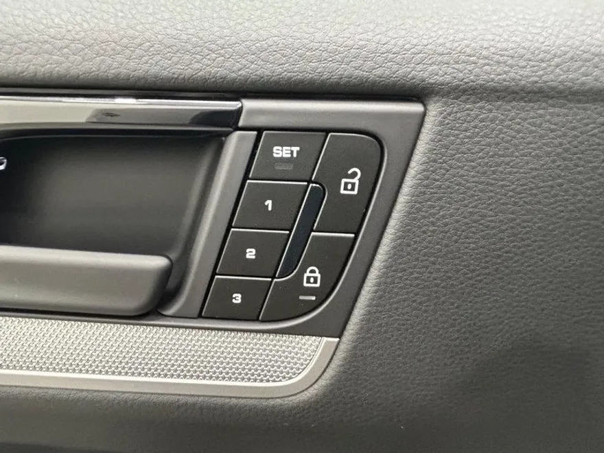 2024 Porsche Cayenne Base photo 20