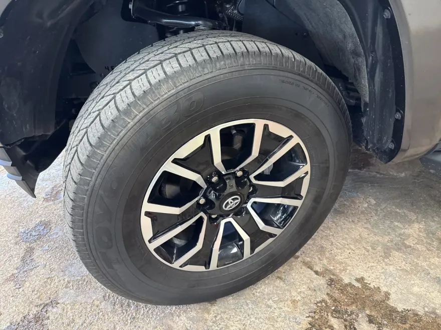 2023 Toyota Tacoma TRD Sport V6 photo 1