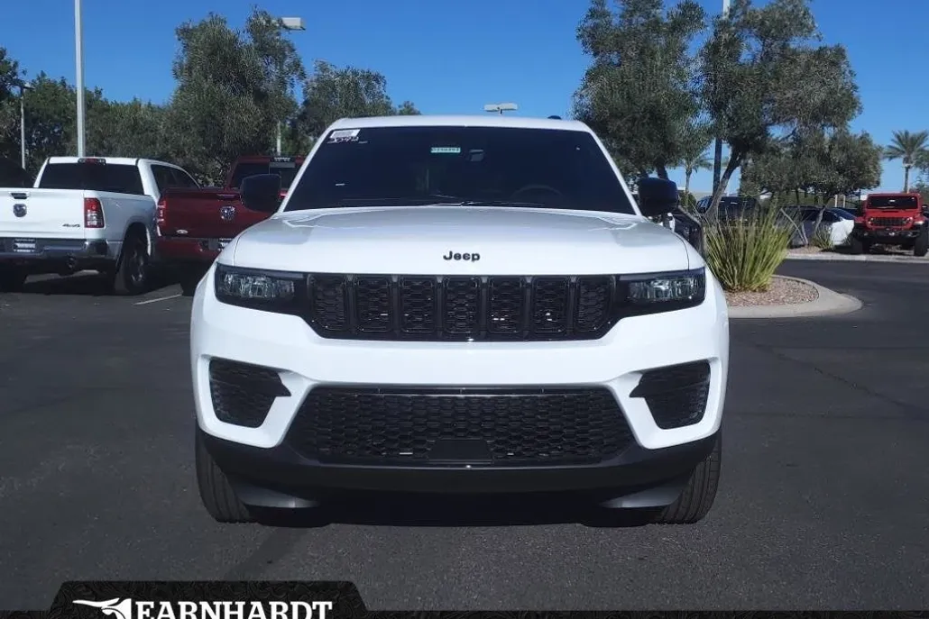2025 Jeep Grand Cherokee Laredo Altitude photo 1