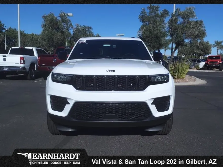 2025 Jeep Grand Cherokee Laredo Altitude photo 1