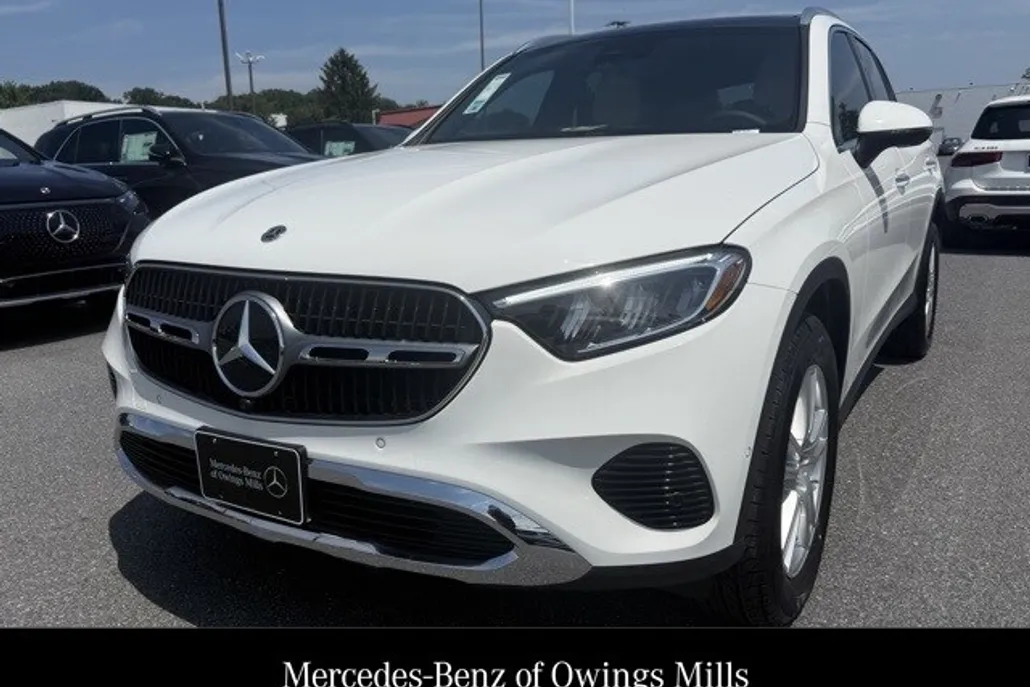 2025 Mercedes Benz GLC 300 4MATIC photo 1