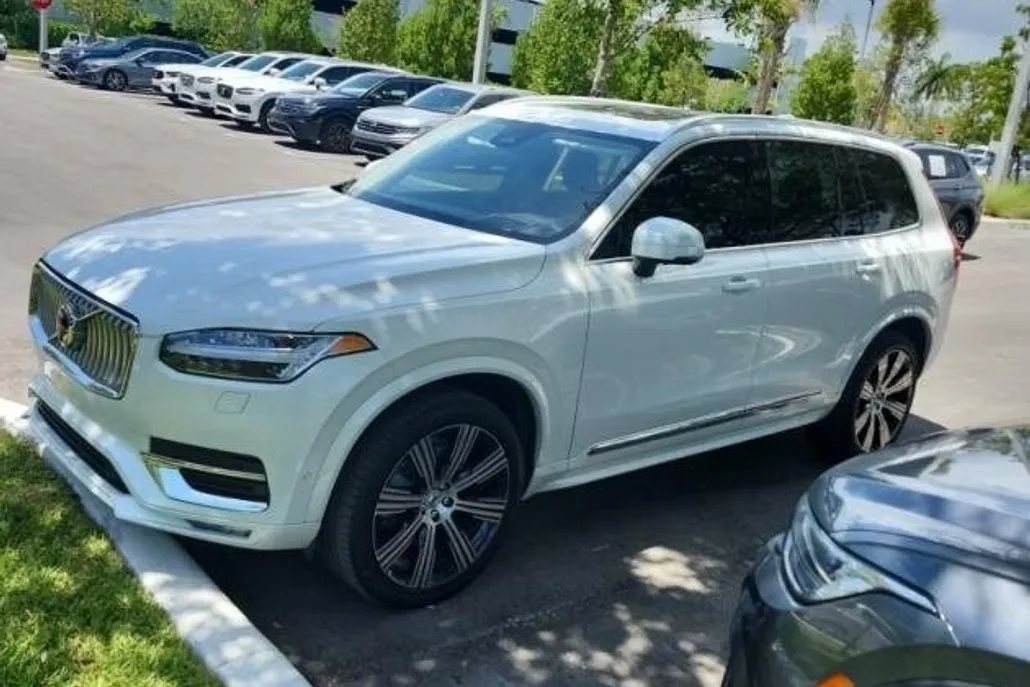 2023 Volvo XC90 Ultimate photo 1